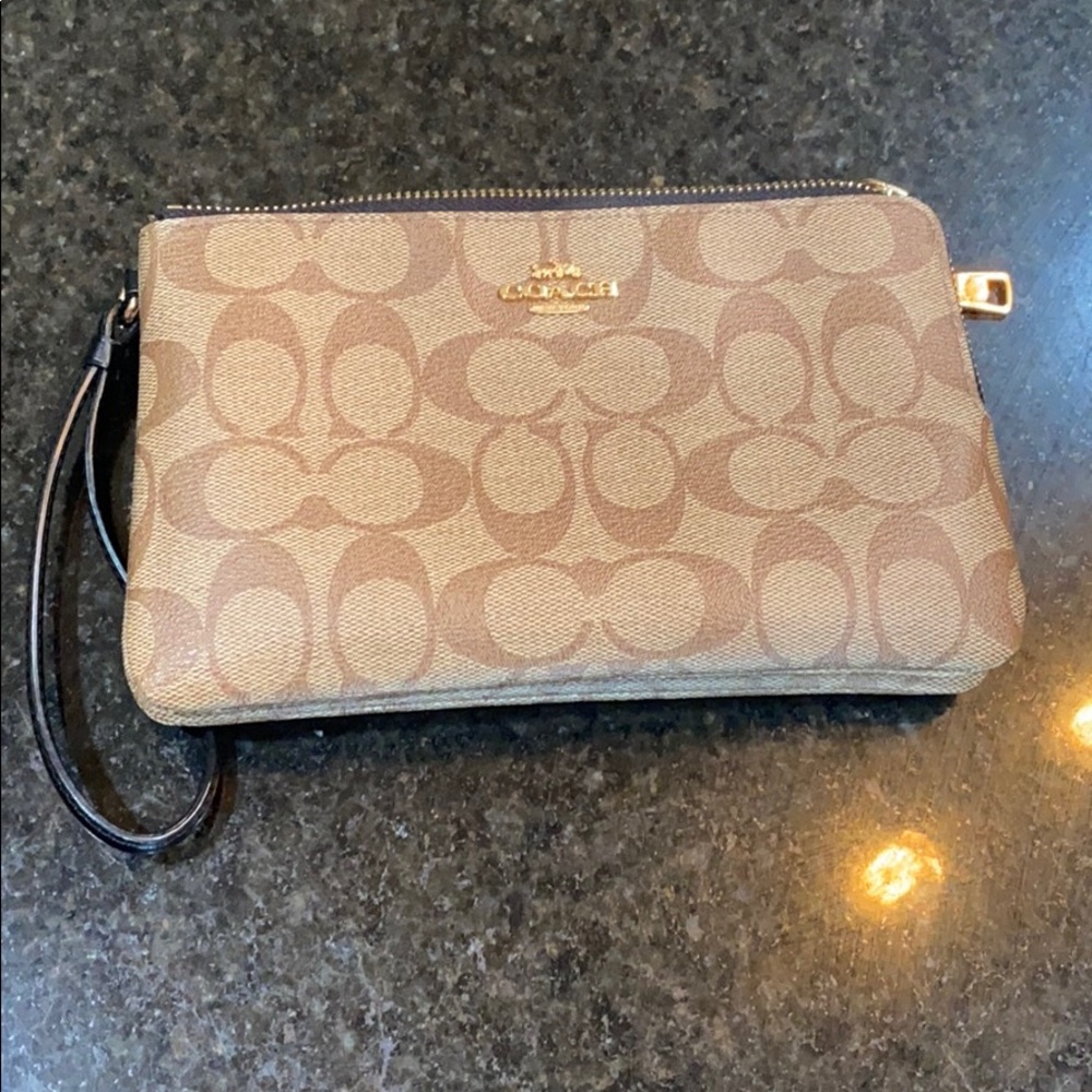 One wristlet coach